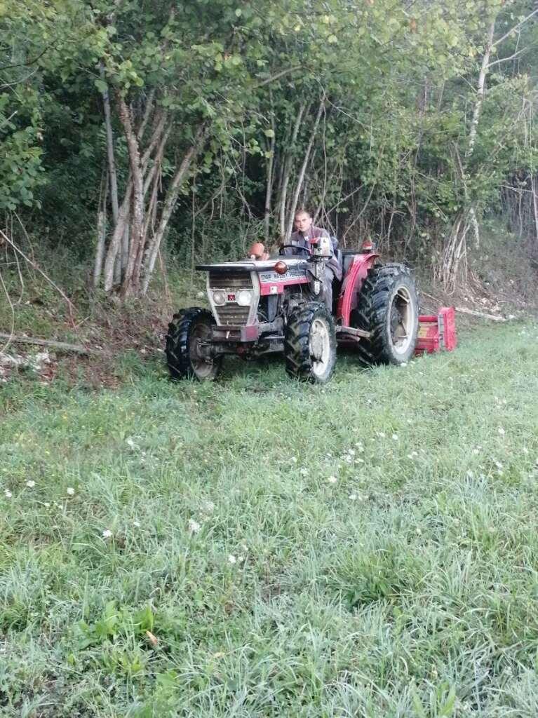 Julien en mission désherbage extérieur et intérieur