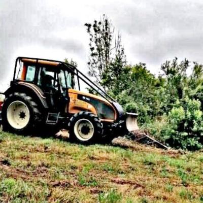 Mr.RODRIGUEZ sur son tracteur